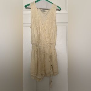 Cute jumper with string around the middle